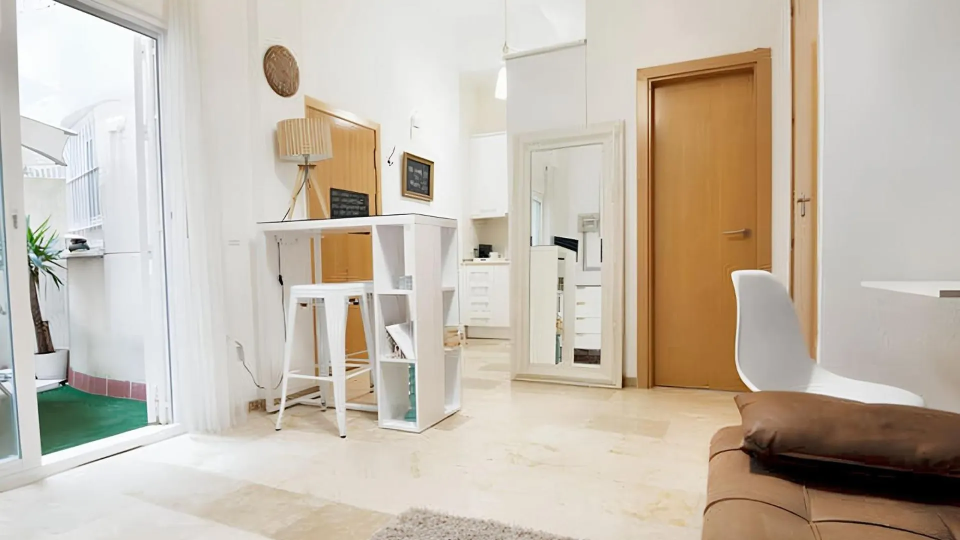 Charming Apartment Malaga 40 M² + Internet 0*,